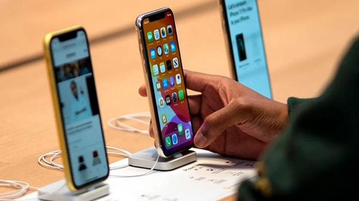 R (1) Baja en los precios de celulares: vendedores califican como positiva la medida y aseguran que el cambio será paulatino