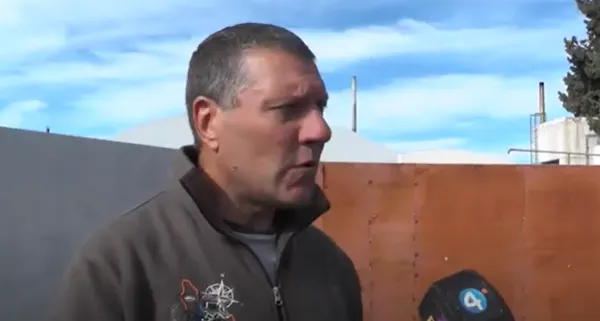«No se puede estar»: vecinos de un barrio de Capital reclaman por malos olores constantes