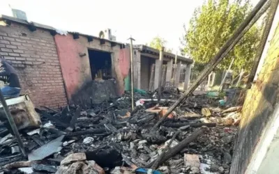 Vecinos de Rawson se unieron para ayudar a una familia que perdió todo en un incendio