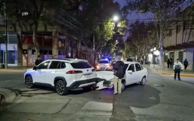 Fuerte choque en una transitada esquina céntrica que no tiene semáforo