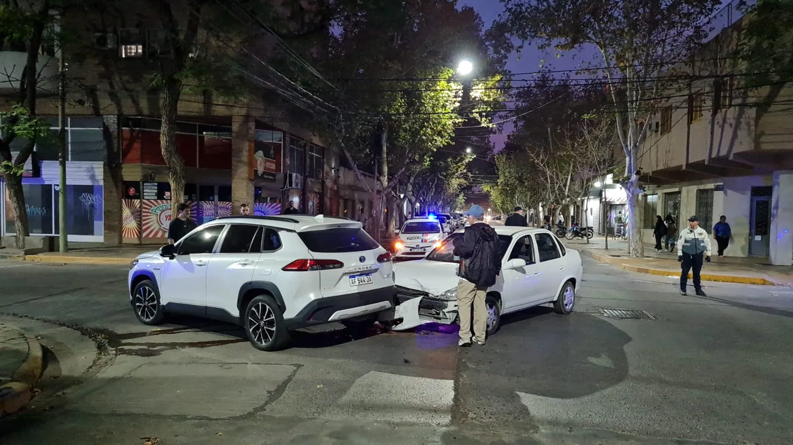 Fuerte choque en una transitada esquina céntrica que no tiene semáforo