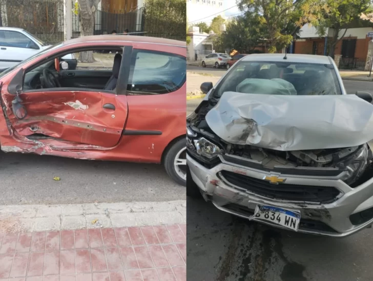 Fuerte choque en una esquina céntrica: dos mujeres fueron trasladadas al hospital
