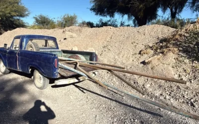 Albardón: sorprendieron a tres hombres robando pilares de alumbrado público en una zona rural