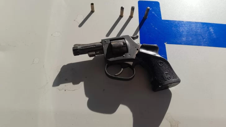 Detuvieron a una mujer y a un menor tras brutal golpiza y amenazas con un arma a una vecina