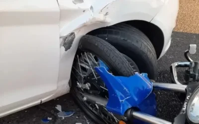 Un motociclista quedó herido tras un siniestro vial con un auto