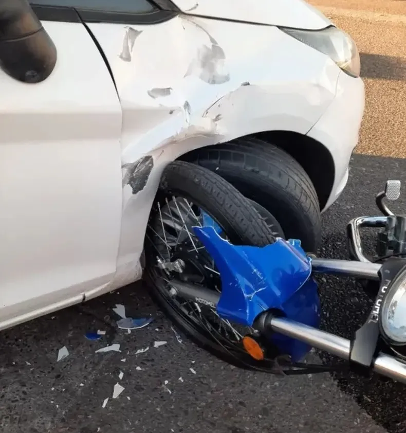 Un motociclista quedó herido tras un siniestro vial con un auto