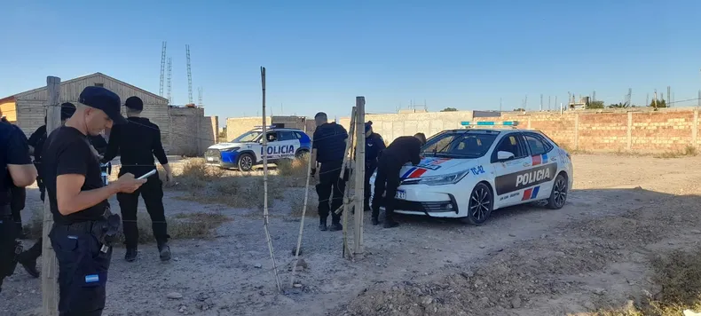 Dos menores fueron detenidos tras una persecución a pie por varios barrios de Rawson
