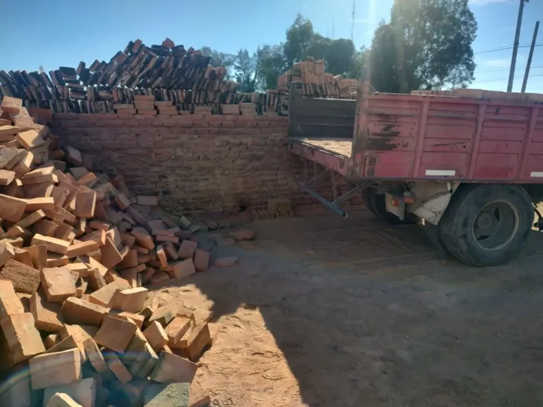 Un trabajador de Santa Lucía fue hospitalizado tras quedar atrapado bajo una pila de ladrillos