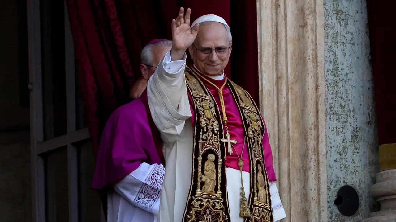 R (1) A una semana de la elección del nuevo papa: un signo de esperanza que conmovió al mundo