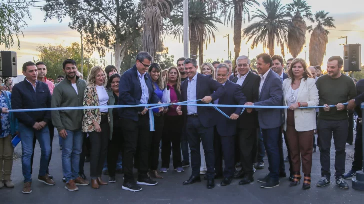El Gobierno inauguró en Rawson la primera obra del Programa de Pavimentación Urbana