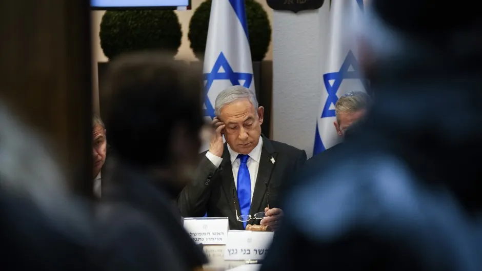 R (1) Israel lanzó un ataque contra Irán y declaró estado de emergencia en todo el país