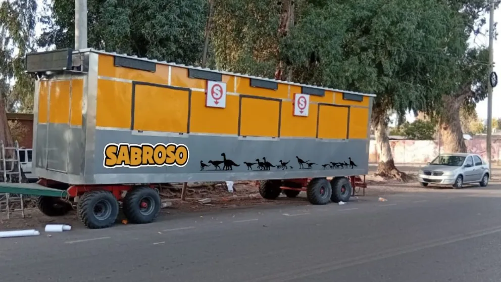 R (1) Con figuras de dinosaurios: así lucirán los "vehículos gastronómicos" que se instalarán en el Parque Belgrano