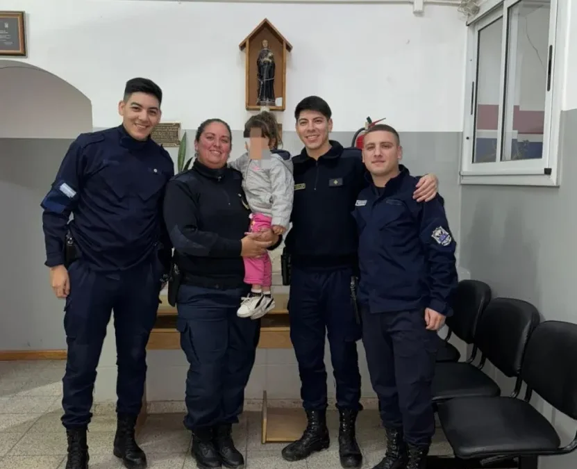 Policías reanimaron a una nena de 3 años que sufrió un principio de infarto y lograron salvarle la vida