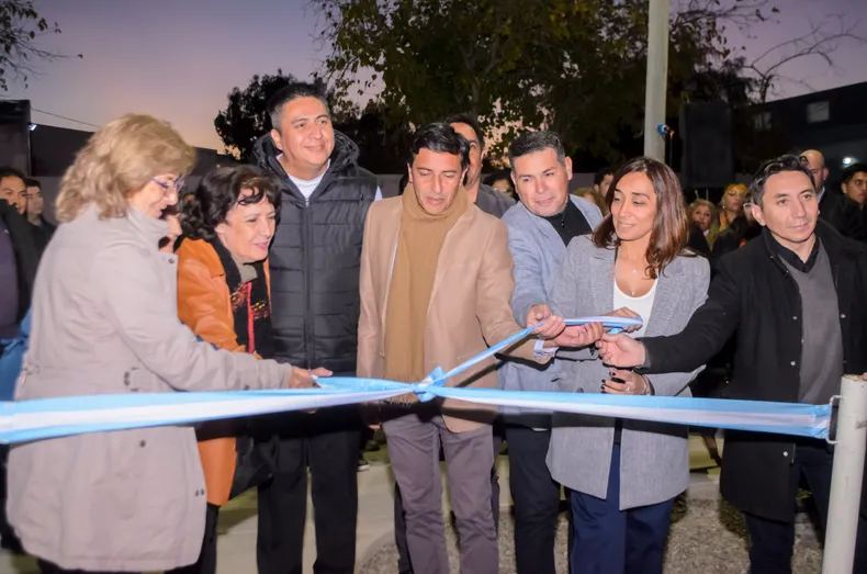 Caucete: la intendenta Romina Rosas inauguró una plazoleta y habló sobre la situación con DECSA