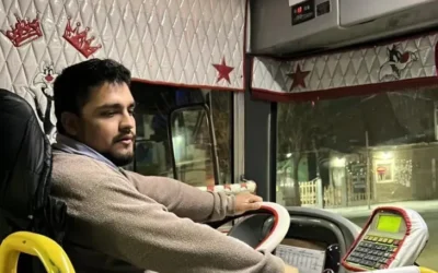 Un chofer de la RedTulum encontró un celular perdido en el colectivo y tuvo un gran gesto