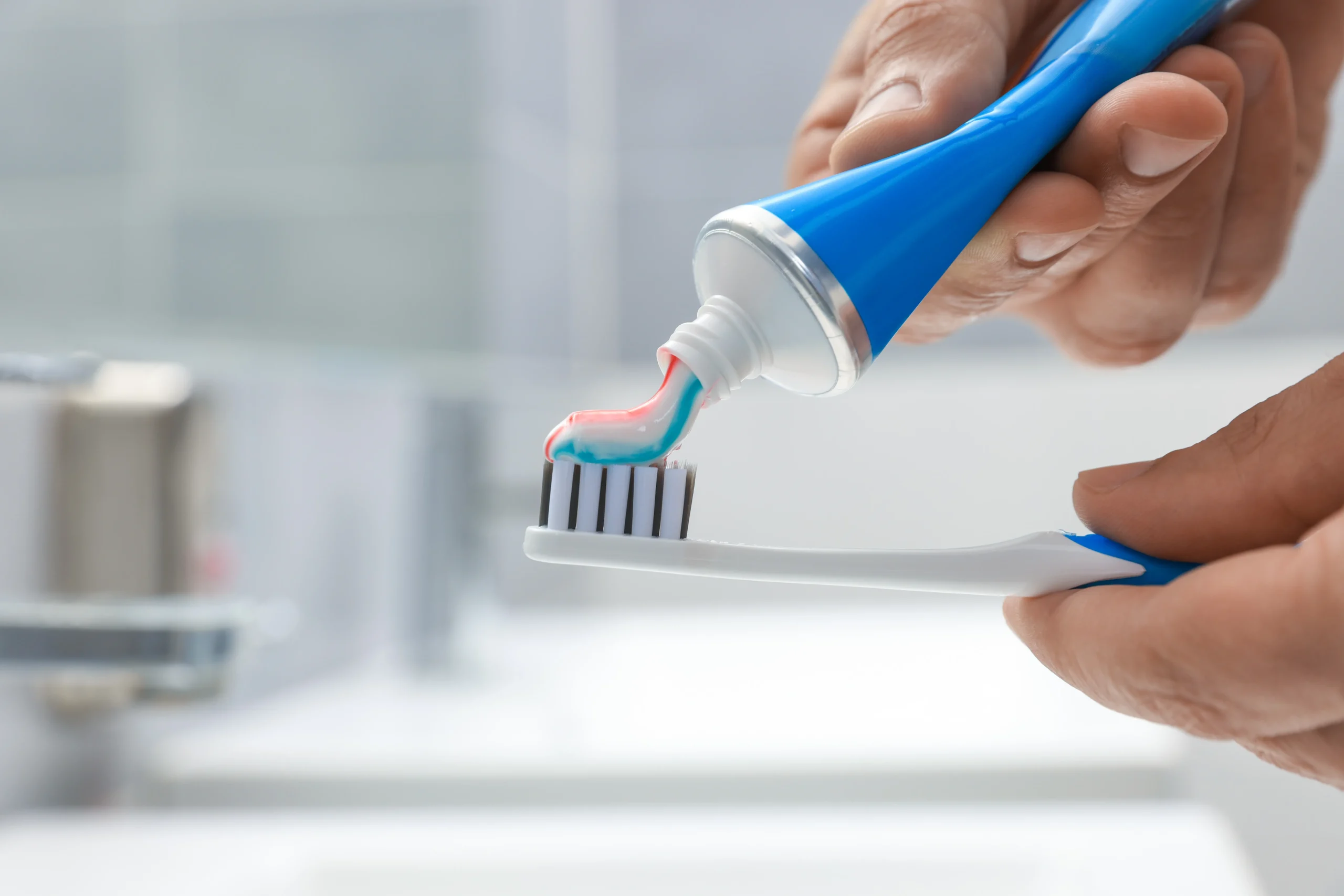 R (1) Pese a que la ANMAT prohibió una pasta dental de Colgate, un supermercado con sede en San Juan la promociona con descuento