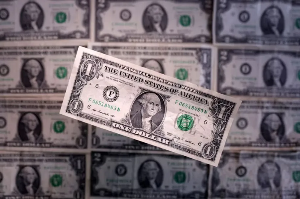 R (1) El dólar cerró la semana a $1.260 y acumuló una suba del 4,6%