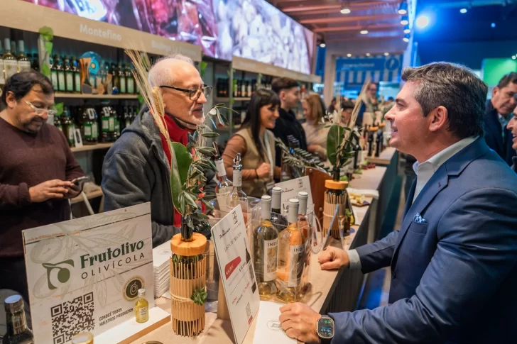 Orrego inauguró el stand sanjuanino en la feria de La Rural