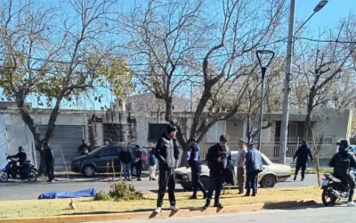 Tragedia vial en Capital: identificaron al motociclista que murió tras chocar con un auto