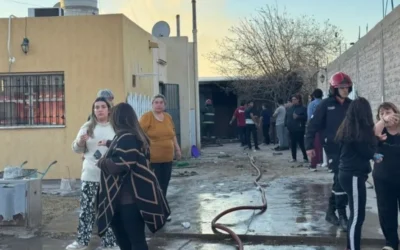 Una explosión provocó un incendio en una casa del Barrio SITRAVIAP