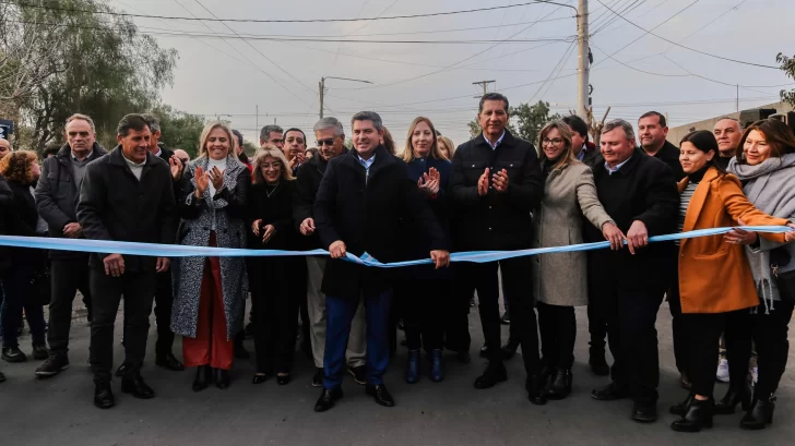 Orrego inauguró la pavimentación de un populoso barrio de Pocito