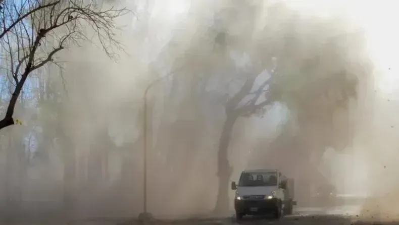 R (1) Emitieron un alerta naranja por vientos de hasta 100 km/h para este viernes