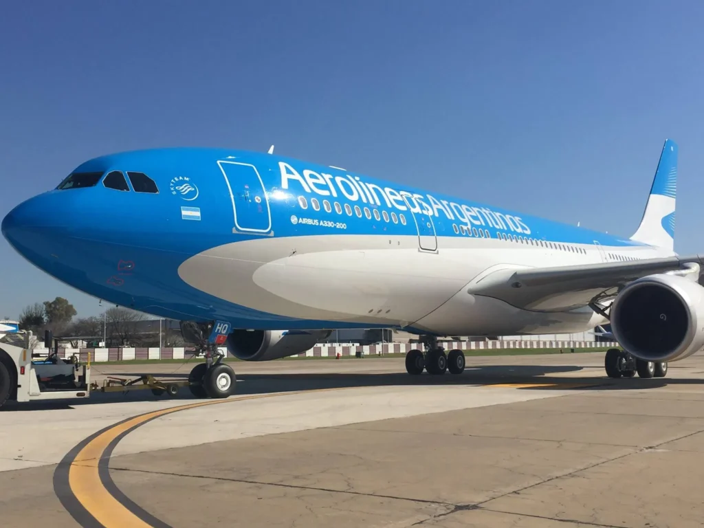 Por la suba del petróleo, Aerolíneas Argentinas aplicará un recargo en los pasajes
