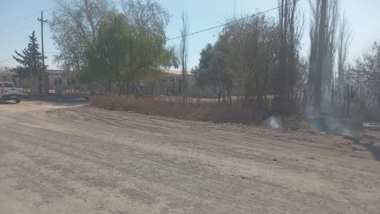R (1) Un incendio obligó a evacuar una escuela de 25 de Mayo y varios alumnos fueron asistidos por intoxicación