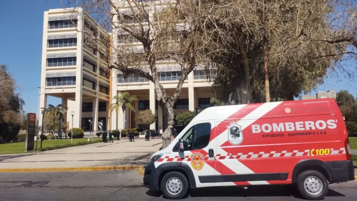 Nueva amenaza de bomba en el Centro Cívico: el autor del llamado fue un menor de edad