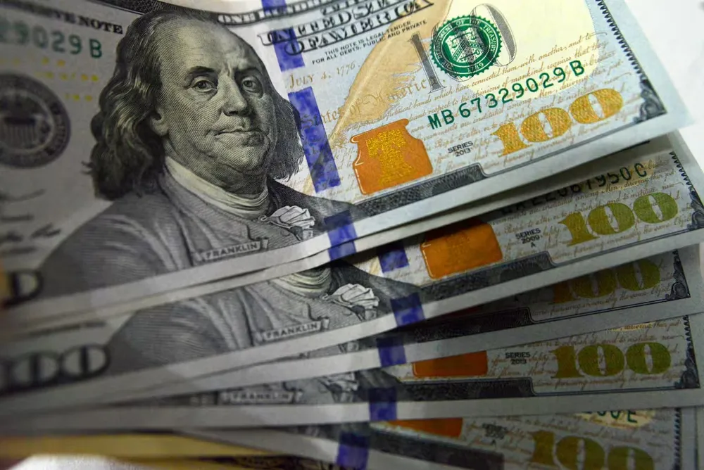 R (1) El dólar oficial y el blue bajaron este jueves: a cuánto quedaron las cotizaciones