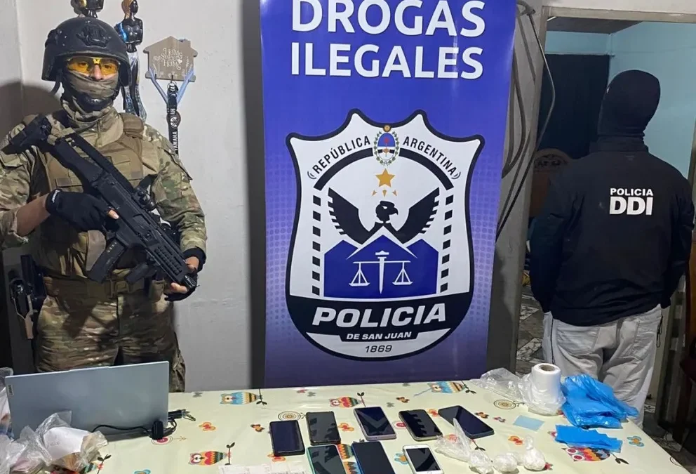 La Policía desbarató un kiosco de drogas en Rivadavia con ayuda de un perro antinarcóticos