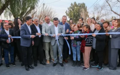 Orrego y Martín inauguraron la repavimentación de la Villa Flora, en Rivadavia