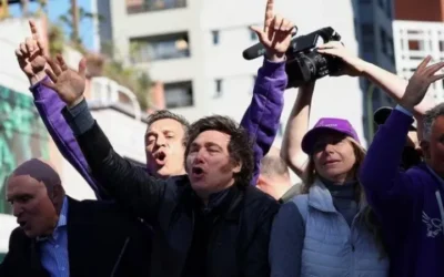 Atacaron con piedras a la comitiva del presidente Milei en Lomas de Zamora