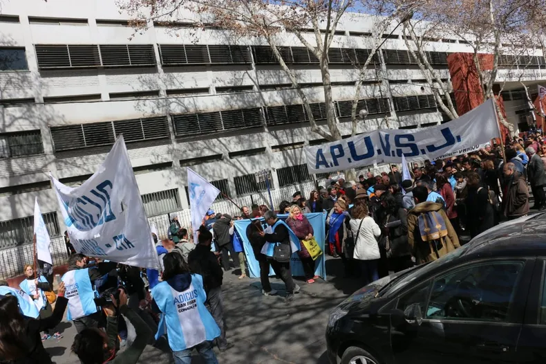 Universidades realizan un paro nacional tras el veto a la ley de financiamiento el viernes y la UNSJ adhiere