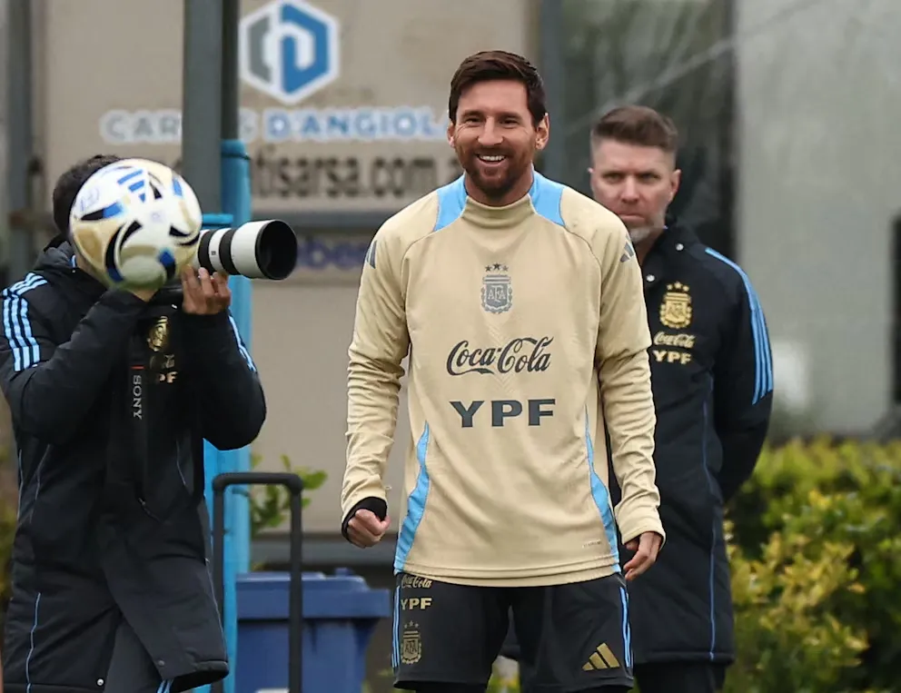 R (1) La Selección argentina se entrena pensando en el duelo ante Venezuela en el Monumental