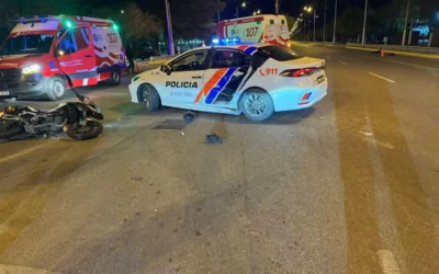 Un joven motociclista falleció tras un choque con un patrullero en Rivadavia
