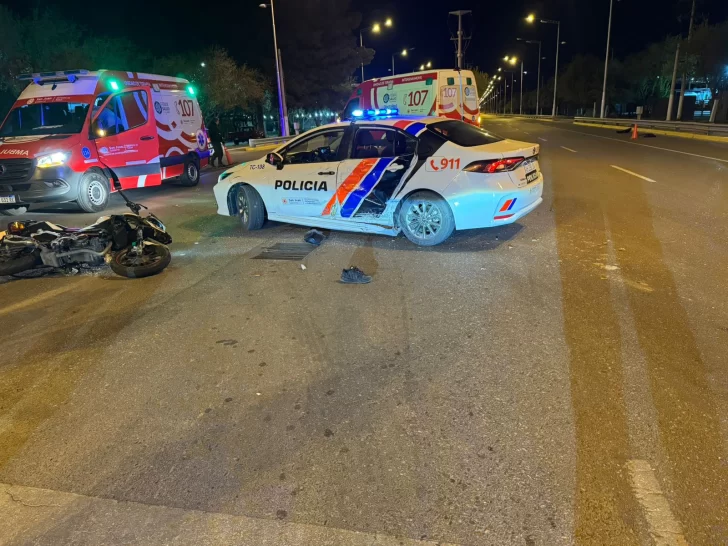 Un joven motociclista falleció tras un choque con un patrullero en Rivadavia