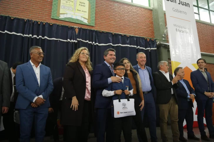 Orrego inauguró obras en Astica y Baldes de Chilcas y entregó computadoras en Valle Fértil