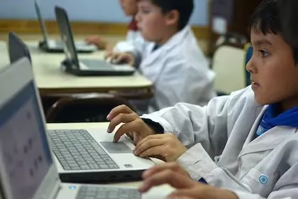 Anunciaron cuándo iniciará la entrega de notebooks a alumnos de San Juan