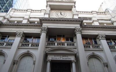 El BCRA debió vender USD 379 millones en el mercado para frenar la presión sobre el dólar