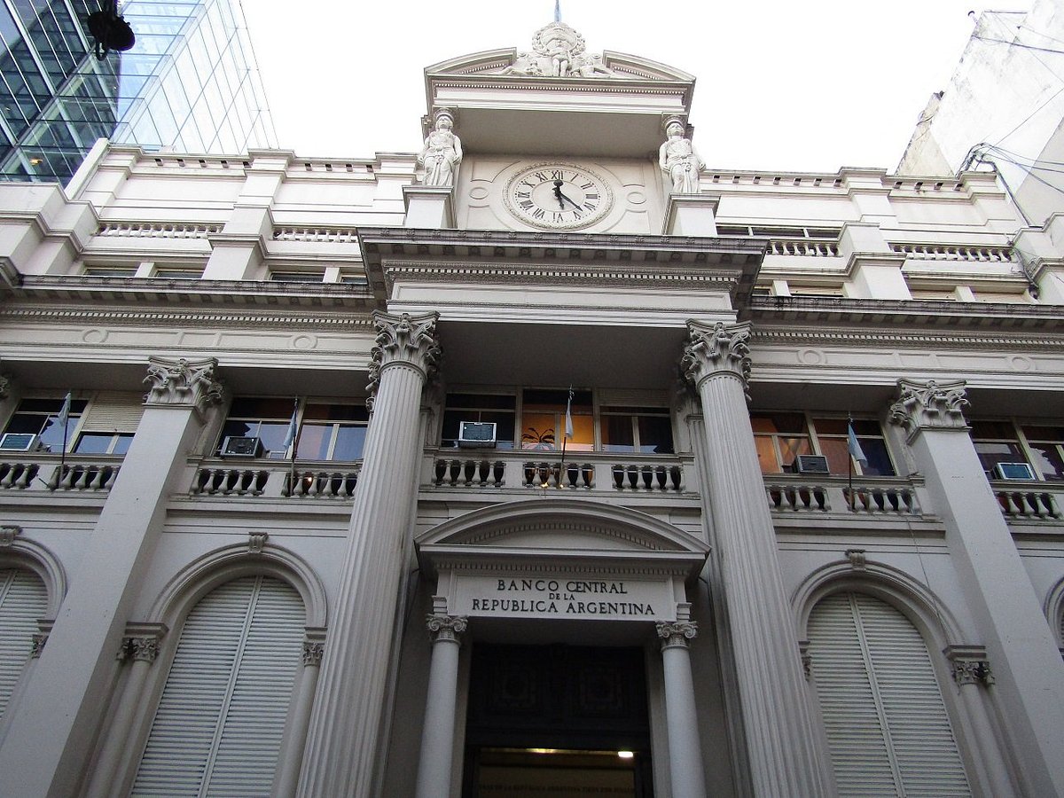 R (1) El BCRA debió vender USD 379 millones en el mercado para frenar la presión sobre el dólar