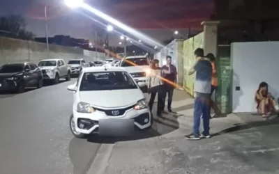 Por ir en contramano, una ciclista fue atropellada y herida por un auto