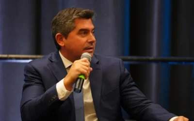 Orrego, contundente en sus redes: «Que el veto al financiamiento universitario suceda en el Día del Maestro es una paradoja difícil de explicar»