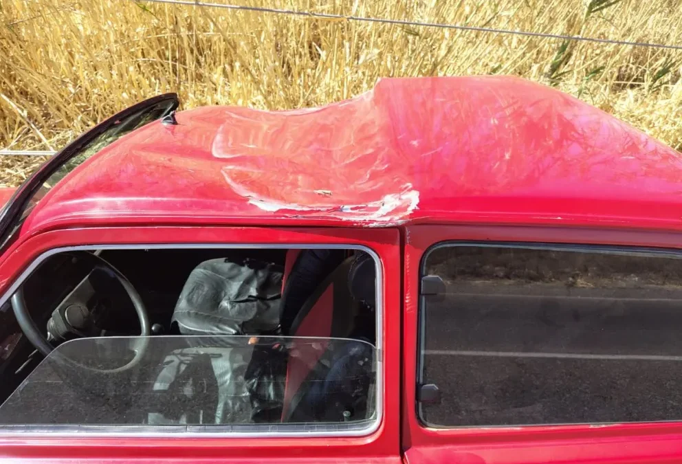 Dos hombres heridos tras la caída de un poste de luz sobre su auto en Caucete