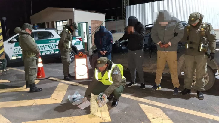 R (1) Gendarmería incautó droga y detuvo a tres sujetos en el paraje San Carlos