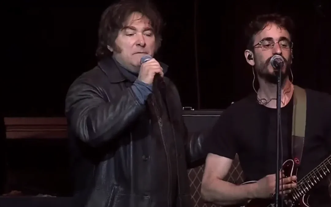 Javier Milei relanza su campaña con un frenético show en un estadio