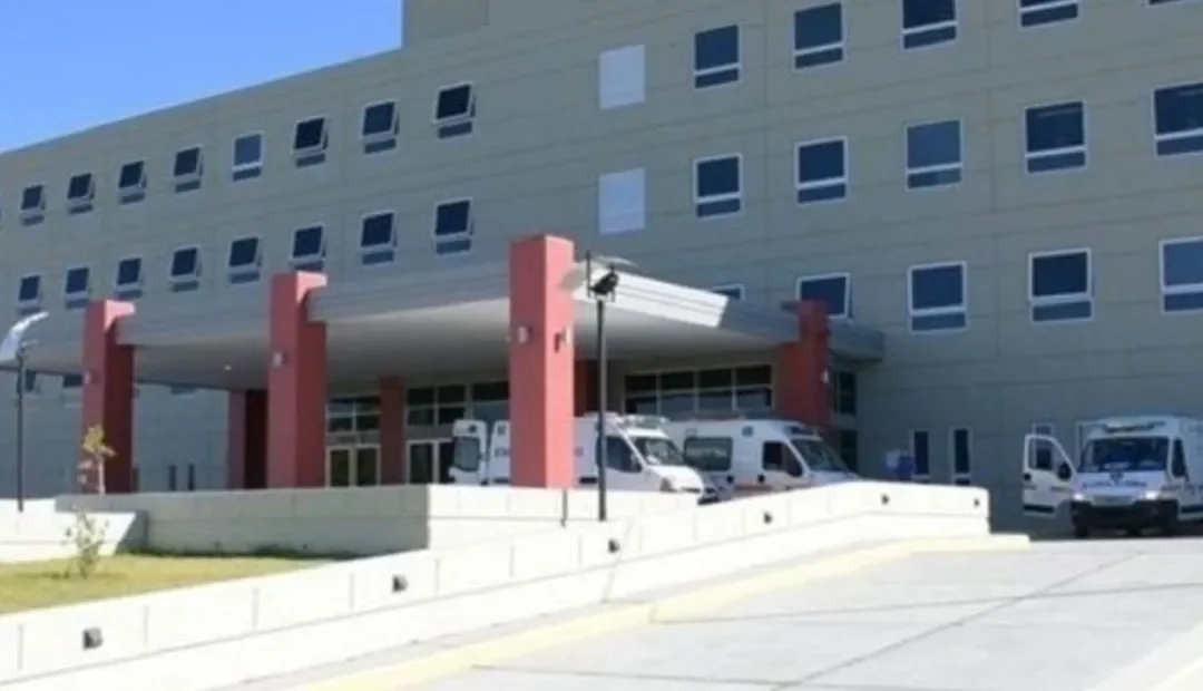 Un niño de 11 años cayó de su bici y fue arrollado por una camioneta: permanece internado