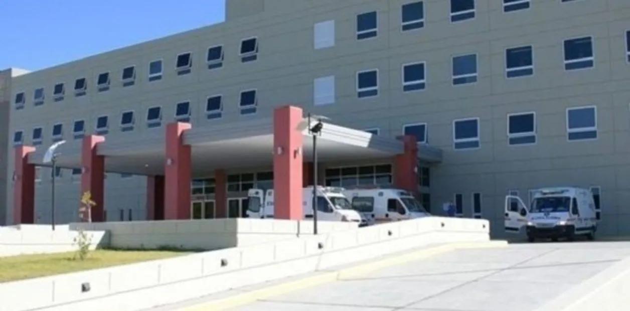 Un niño de 11 años cayó de su bici y fue arrollado por una camioneta: permanece internado