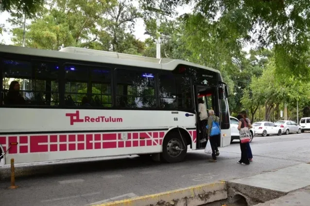 R (1) Identificaron al hombre acusado de abuso sexual en un colectivo de la Red Tulum: tenía pedido de captura