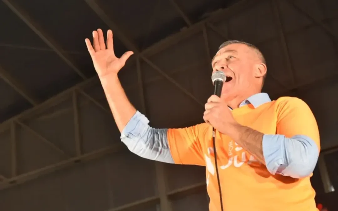 Según los primeros boca de urna, el orreguismo se impone por sobre el peronismo con una abultada diferencia